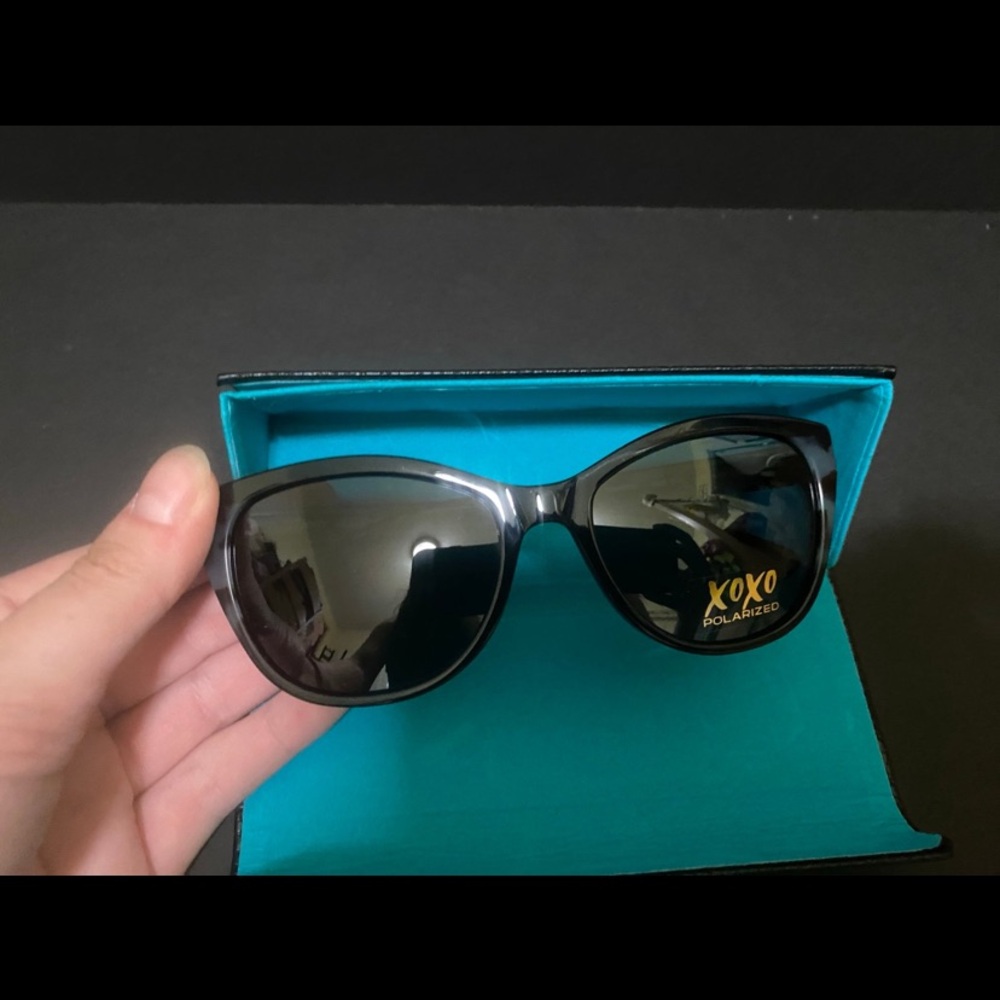 NWT XOXO polarised women’s sunglasses